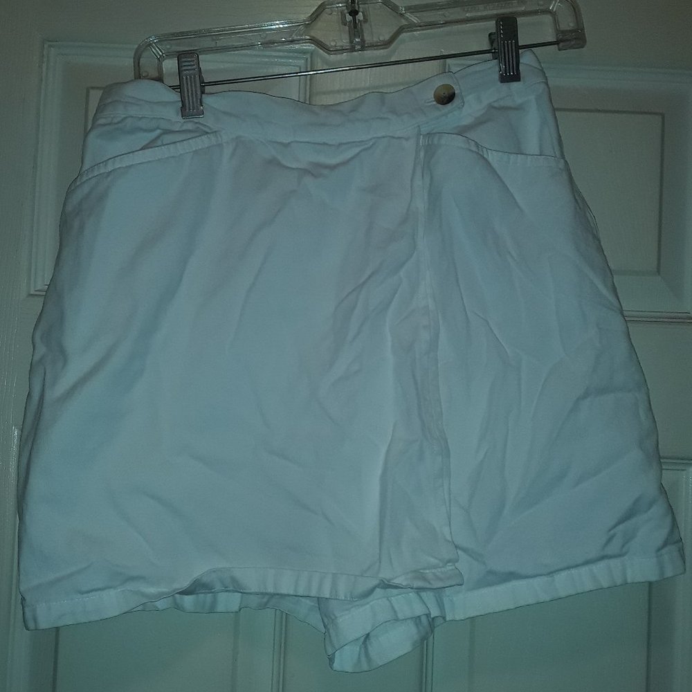 Fresno Jean Co. womens white skirt/shorts size 10